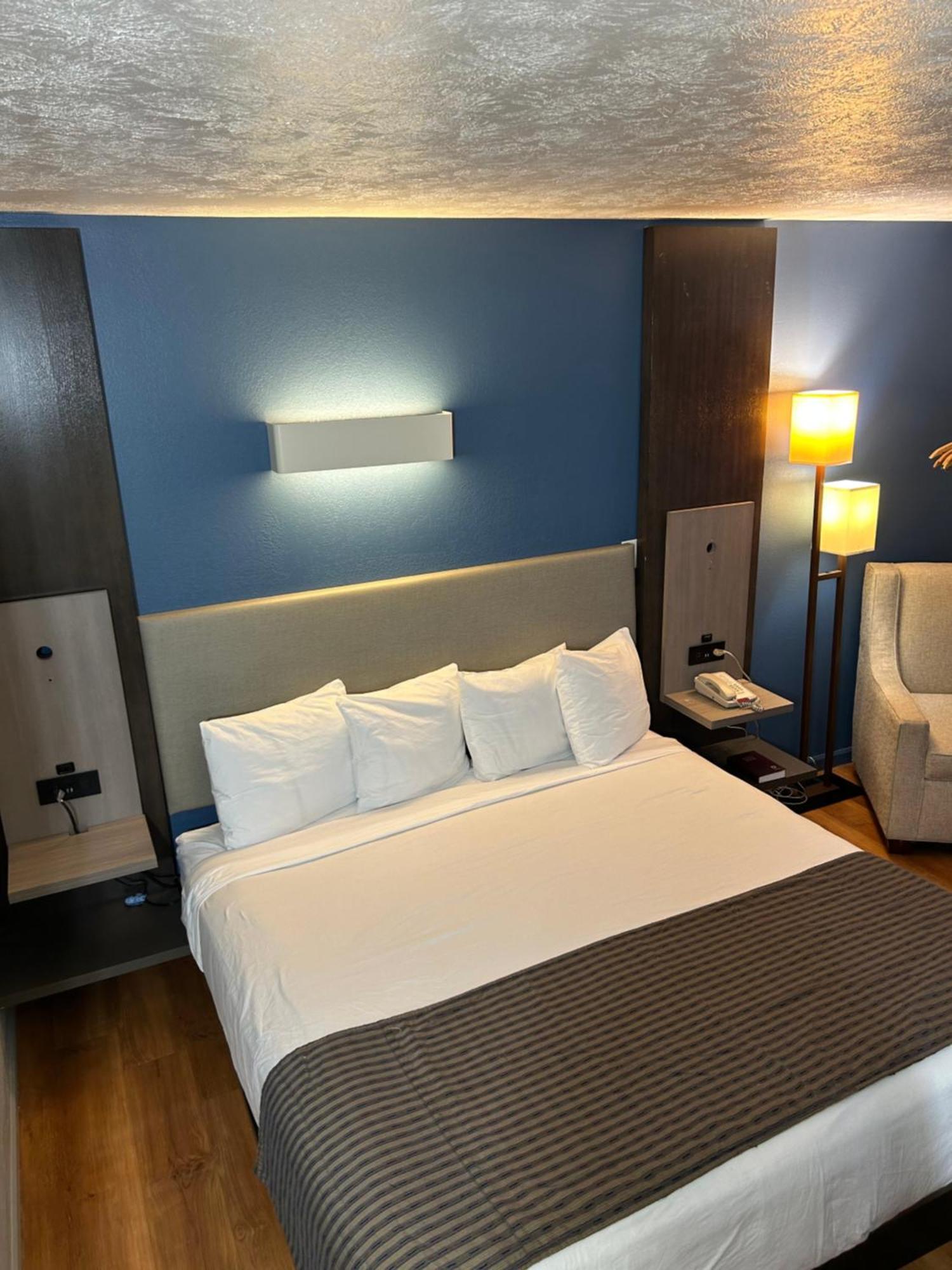 Rodeway Inn Emporia Buitenkant foto