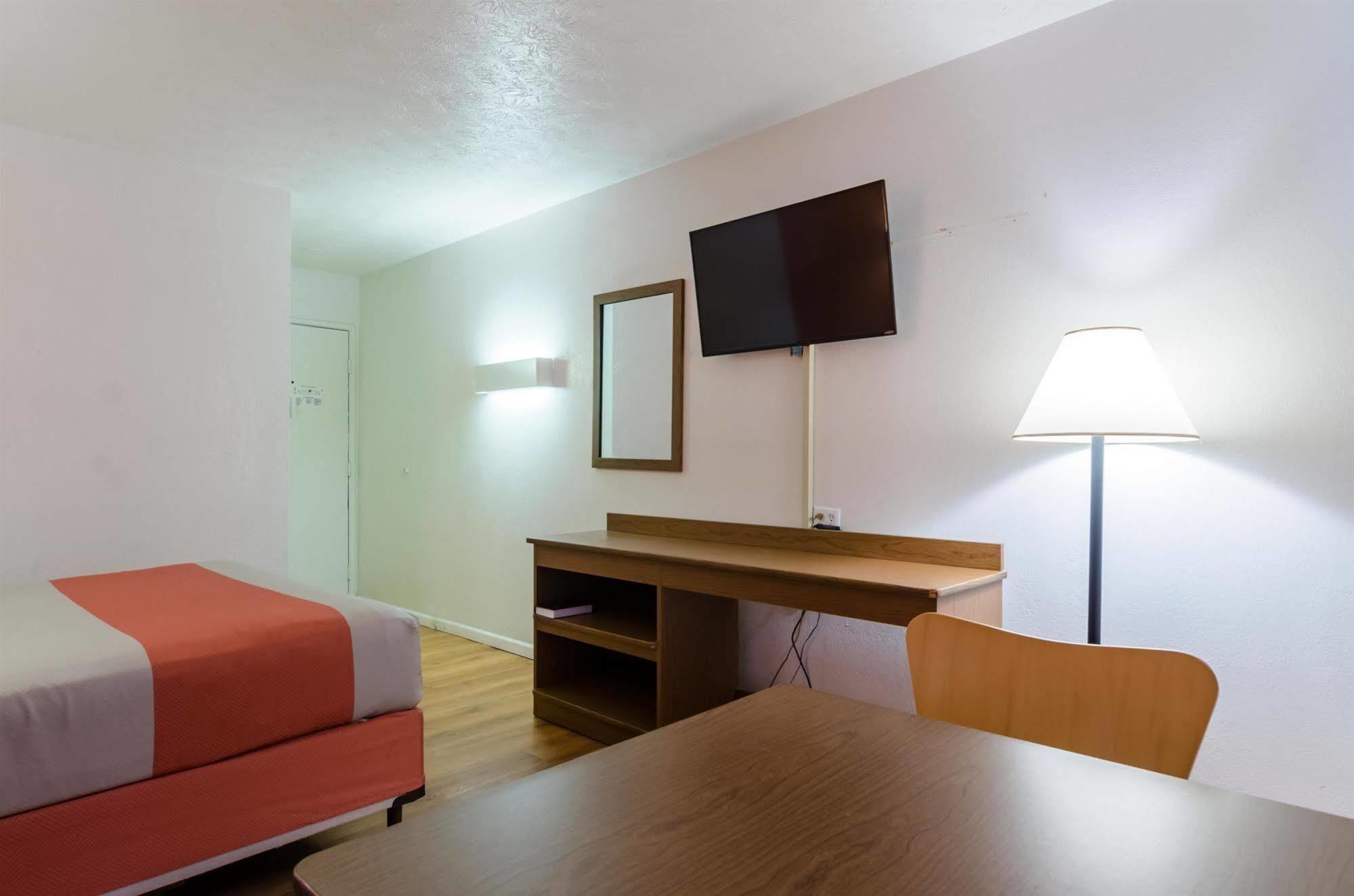 Rodeway Inn Emporia Buitenkant foto